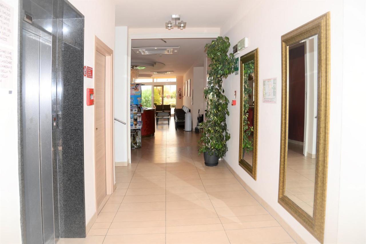 Hotel Cosmopol Cesenatico Luaran gambar